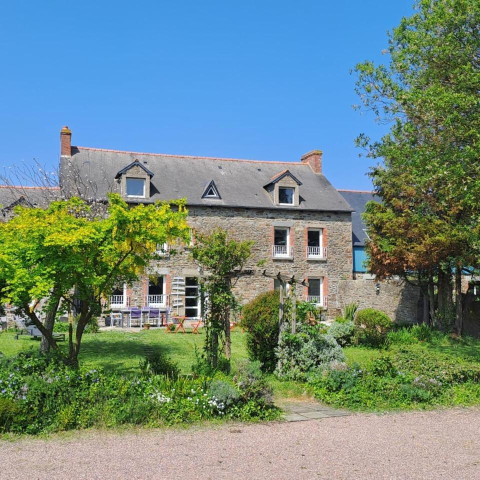 Le Lac Cherrueix Luaran gambar